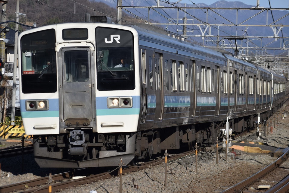 JR東211系ナノN323編成<br class="br-sp" />(ナノN323)の写真