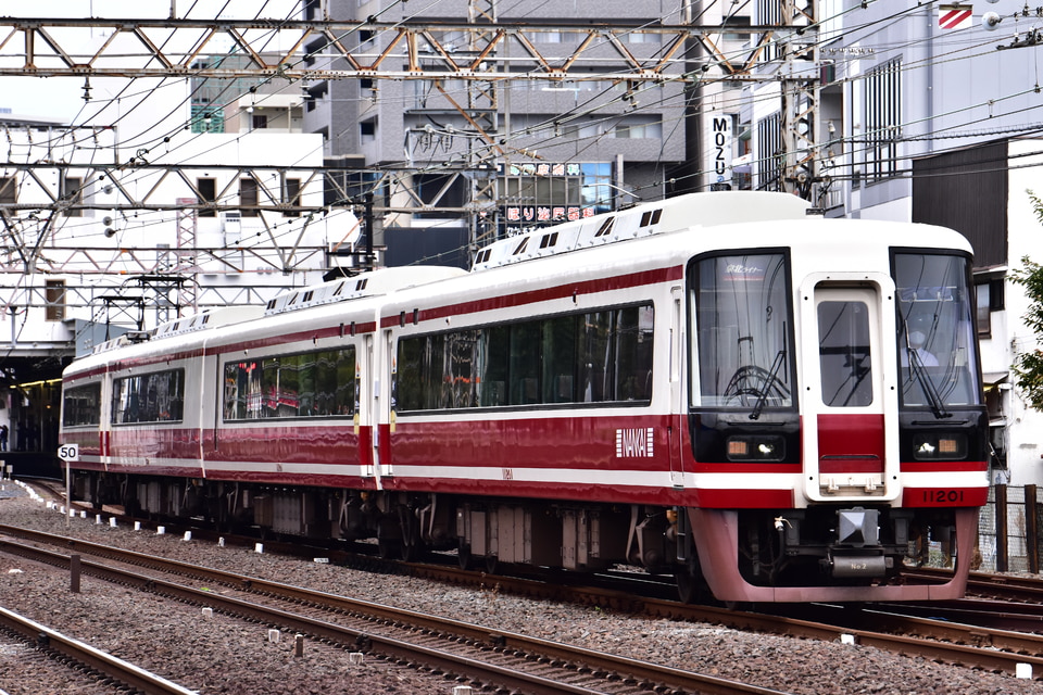 南海11000系11001F<br class="br-sp" />(11001編成)の写真