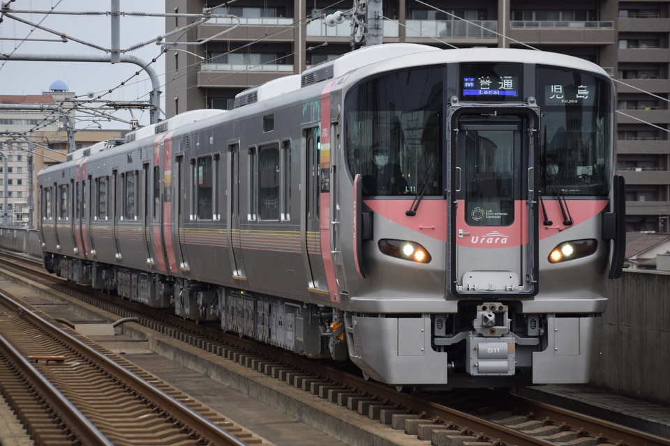 JR西227系L11編成<br class="br-sp" />(オカL11編成)の写真
