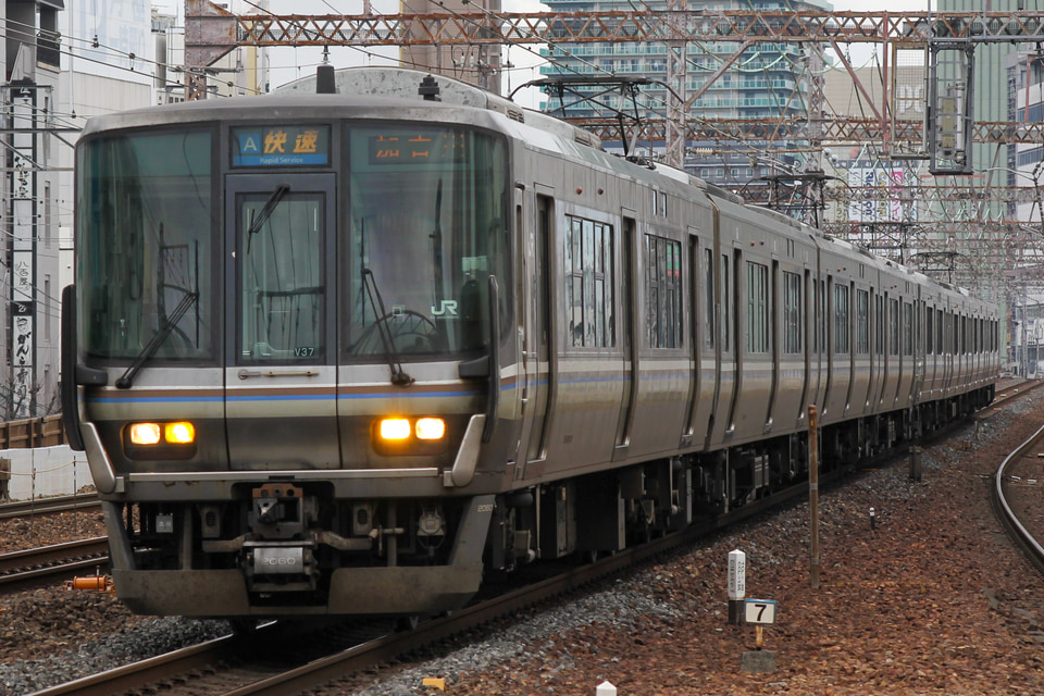 JR西223系V37編成<br class="br-sp" />(ホシV37編成)の写真