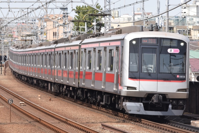 東横線5050系5158Fを多摩川駅で撮影した写真