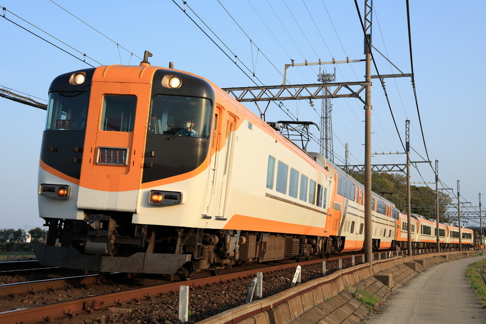 近鉄30000系V15の写真