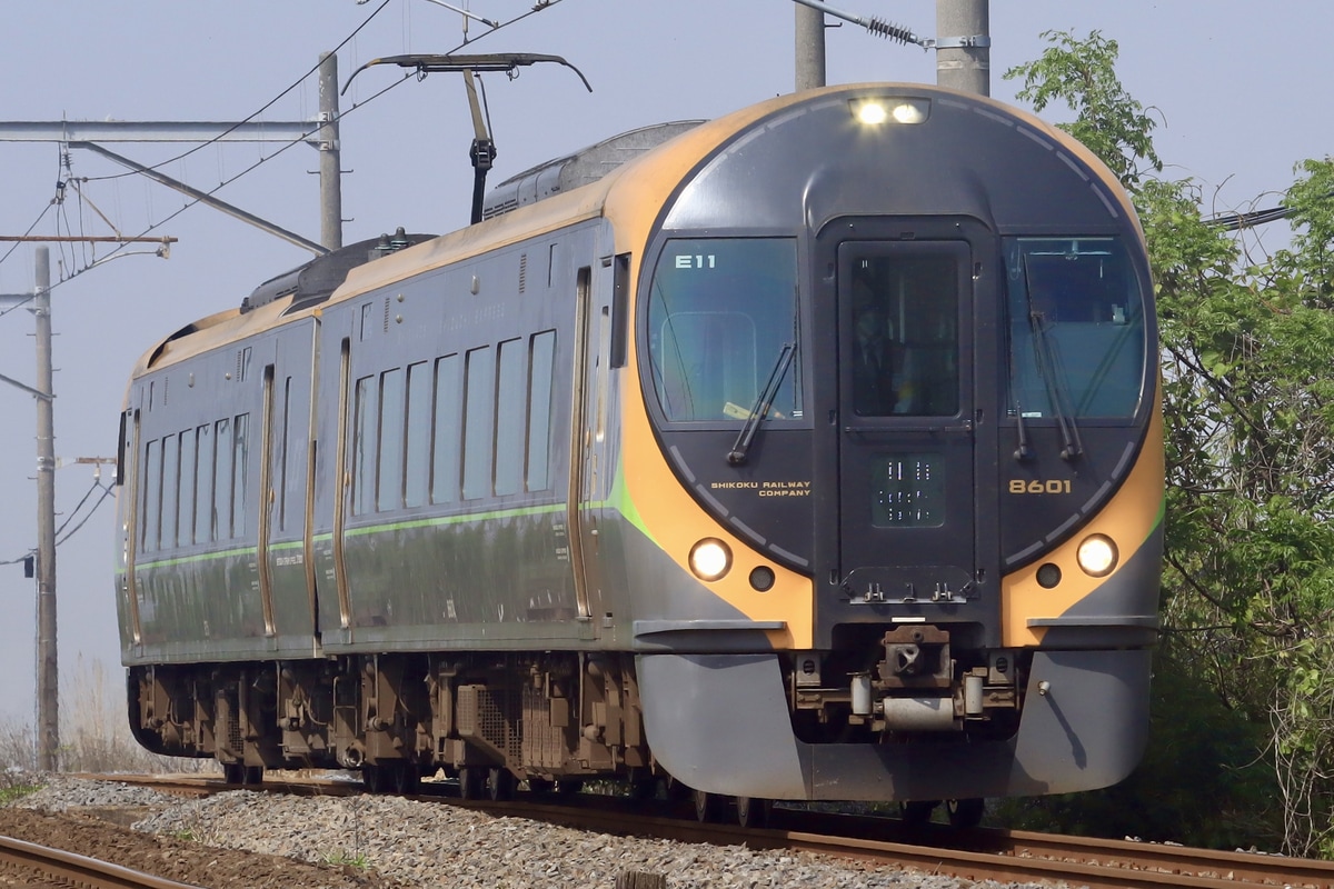 JR四国 松山運転所 8600系 E11編成