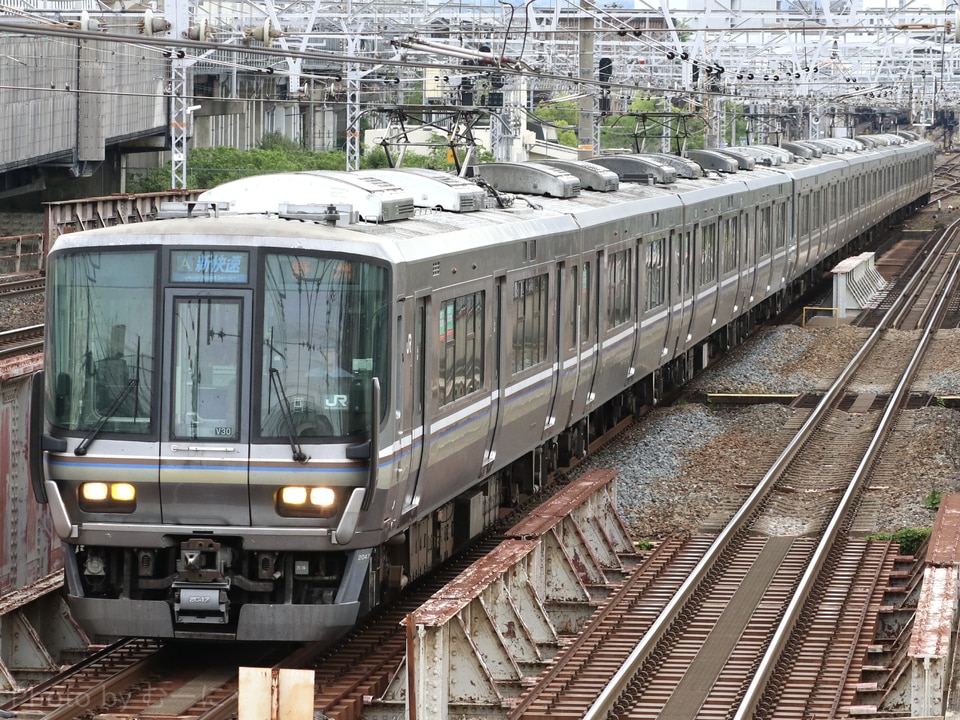 JR西223系V30編成<br class="br-sp" />(ホシV30編成)の写真