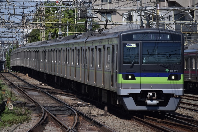 大島車両検修場10-300形10-690Fを桜上水駅で撮影した写真