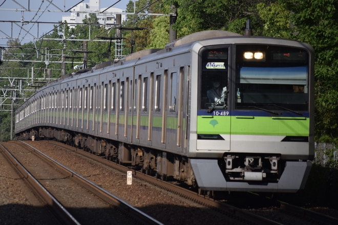 大島車両検修場10-300形10-480Fを南大沢駅で撮影した写真