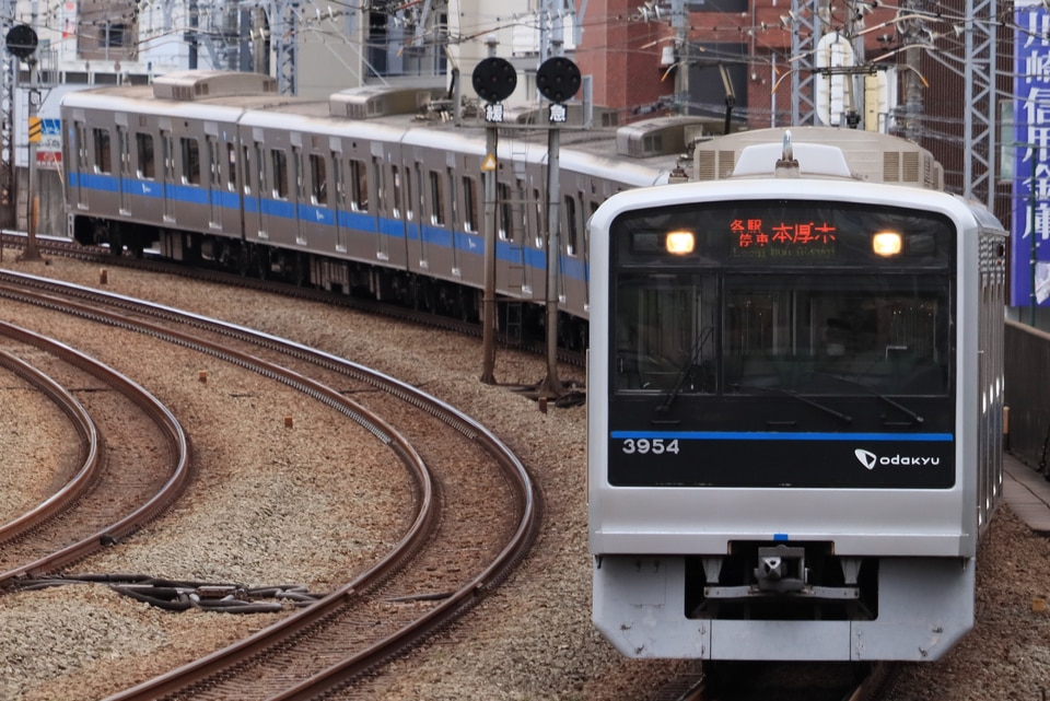 小田急3000形3654×8<br class="br-sp" />(3654F)(3654編成)の写真