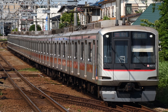 元住吉検車区5050系4111Fを鶴ケ峰～二俣川間で撮影した写真