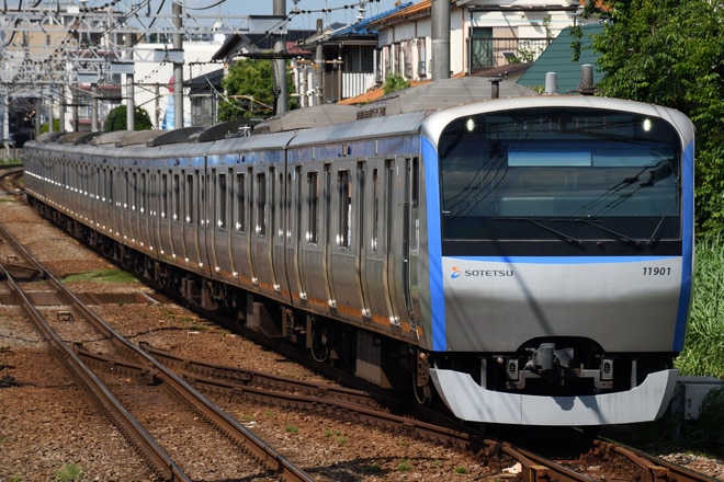かしわ台車両センター11000系11001×10を鶴ケ峰～二俣川間で撮影した写真