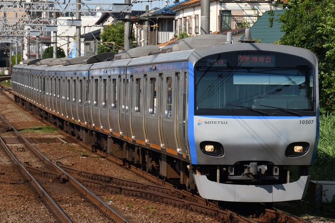 かしわ台車両センター10000系10707×8を鶴ケ峰～二俣川間で撮影した写真