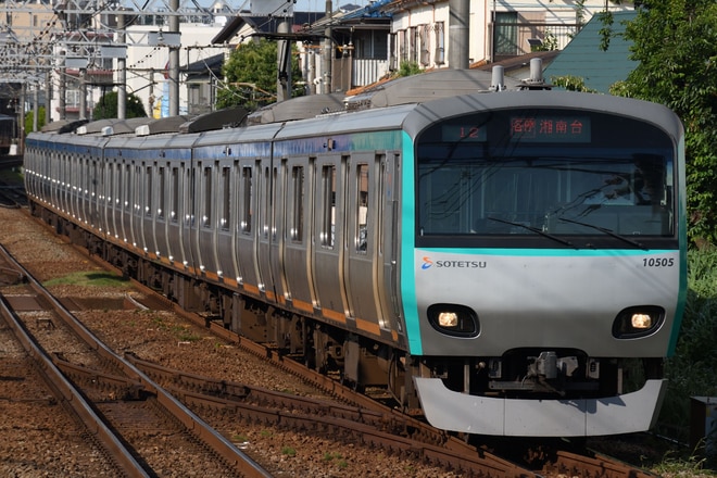 かしわ台車両センター10000系10705×8を鶴ケ峰～二俣川間で撮影した写真