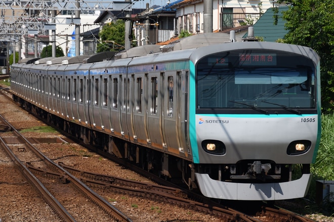 かしわ台車両センター10000系10705×8を鶴ケ峰～二俣川間で撮影した写真