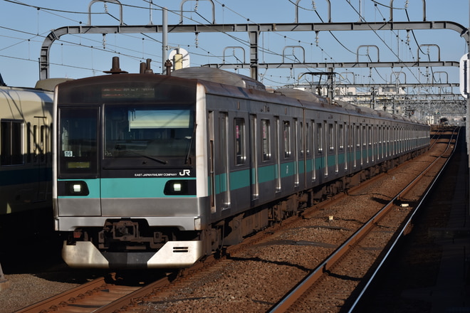 松戸車両センター本区E233系マト16編成を祖師ケ谷大蔵駅で撮影した写真