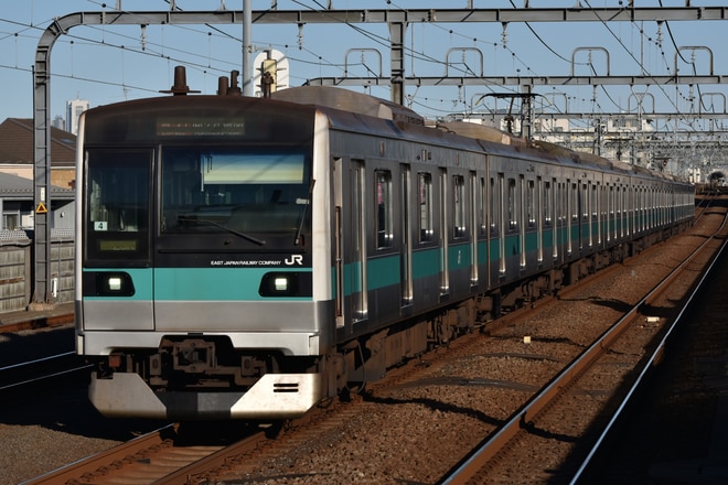 松戸車両センター本区E233系マト4編成を祖師ケ谷大蔵駅で撮影した写真