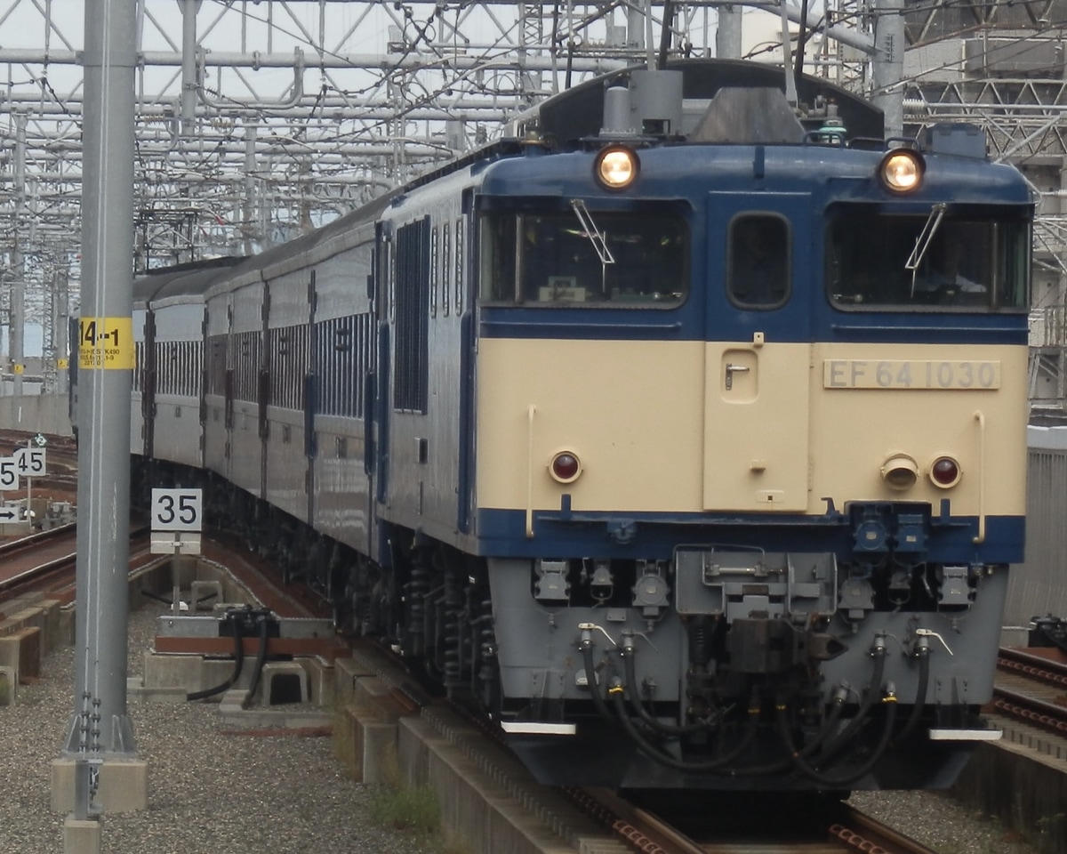 JR東日本  EF64 1030