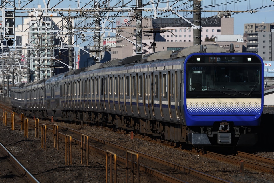 JR東E235系クラF-02編成<br class="br-sp" />(F-02編成)(クラF-02)の写真