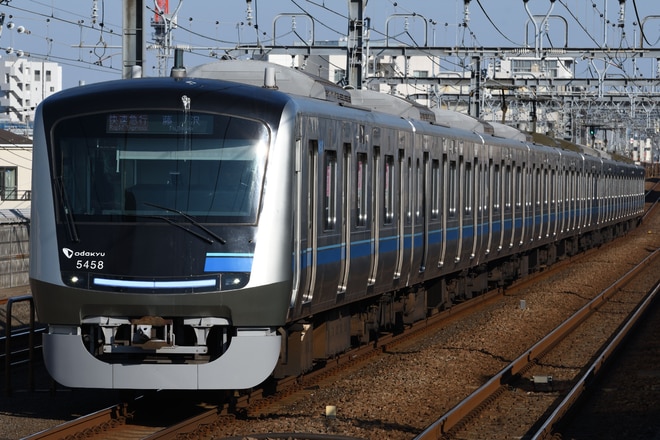 喜多見検車区5000形5058×10を祖師ケ谷大蔵駅で撮影した写真