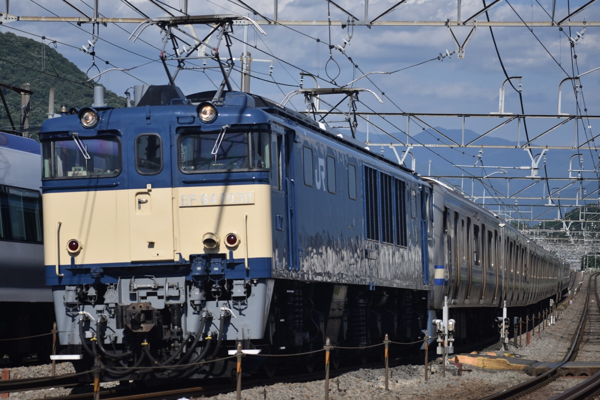 JR東日本 新潟車両センター EF64 1030