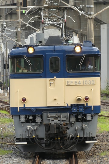 JR東日本 新潟車両センター EF64 1030