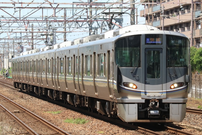 網干総合車両所本所225系L2編成を摂津富田駅で撮影した写真