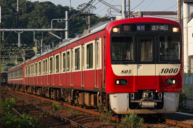 金沢検車区1000形1805Fを神武寺～逗子・葉山間で撮影した写真