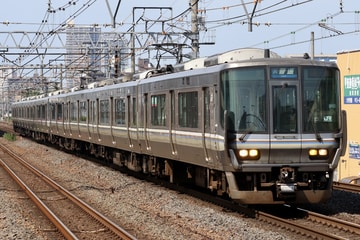 JR西日本223系ホシV42編成を南草津駅で撮影した画像