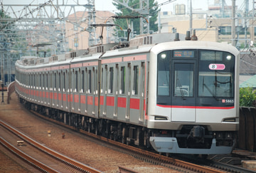東急電鉄5050系5165Fを多摩川駅で撮影した画像