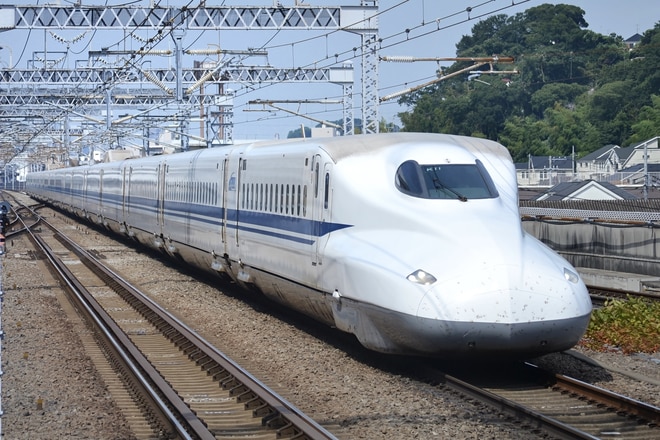 博多総合車両所本所N700系ハカK11編成を新横浜駅で撮影した写真