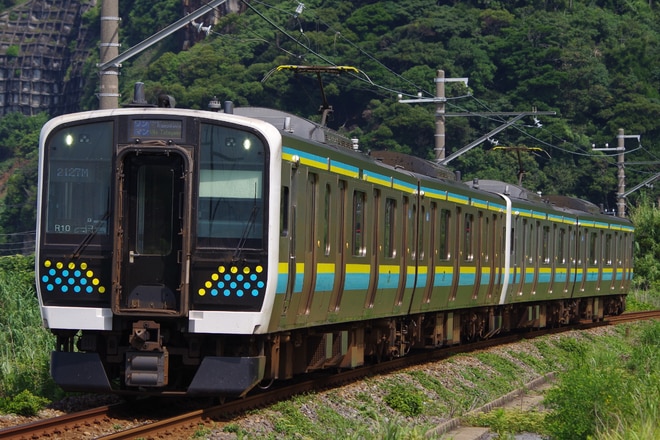 幕張車両センター本区E131系マリR10編成を浜金谷～保田間で撮影した写真