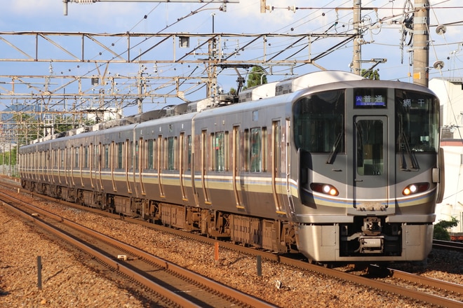 網干総合車両所本所225系ホシI14編成を瀬田駅で撮影した写真