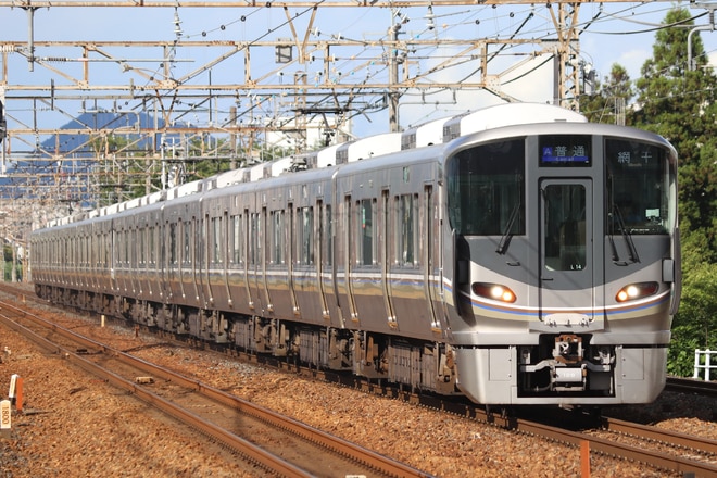 網干総合車両所本所225系L14編成を瀬田駅で撮影した写真
