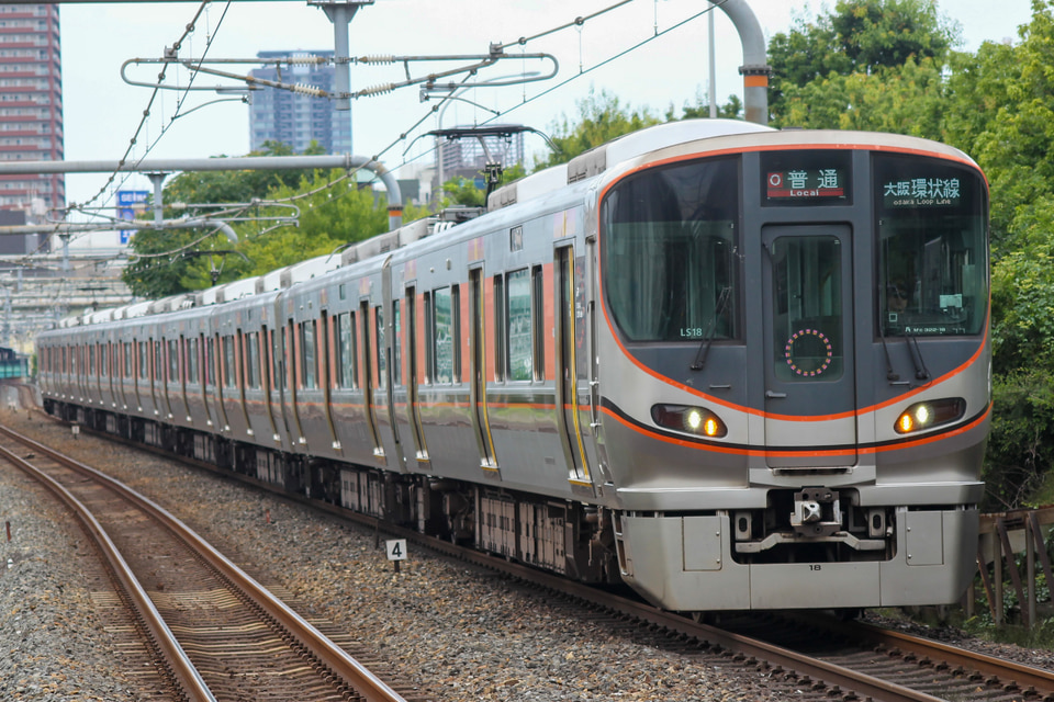 JR西227系S18編成<br class="br-sp" />(ヒロS18編成)の写真