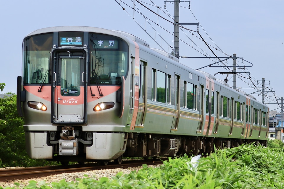JR西227系L4編成<br class="br-sp" />(オカL4編成)の写真