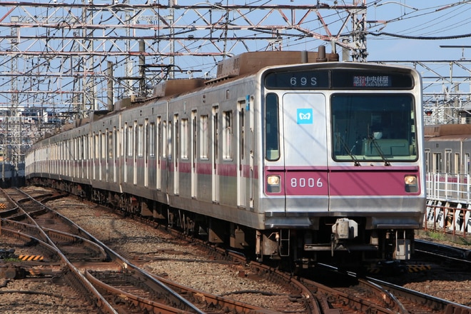 鷺沼検車区8000系8106Fを鷺沼駅で撮影した写真