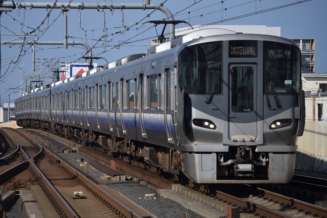 吹田総合車両所日根野支所225系HF439編成を東岸和田駅で撮影した写真