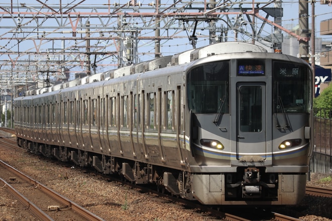 網干総合車両所本所225系ホシI8編成を摂津富田駅で撮影した写真