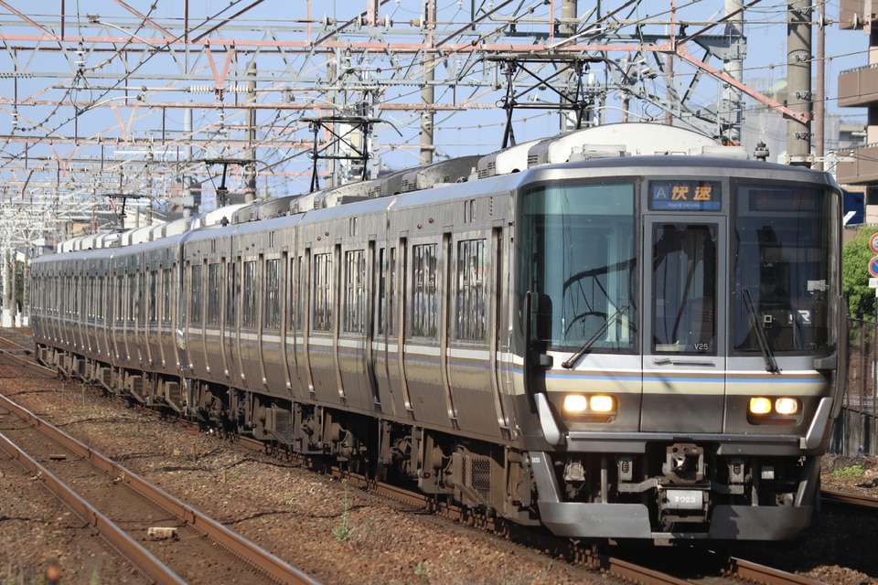 JR西223系V25編成<br class="br-sp" />(ホシV25編成)の写真