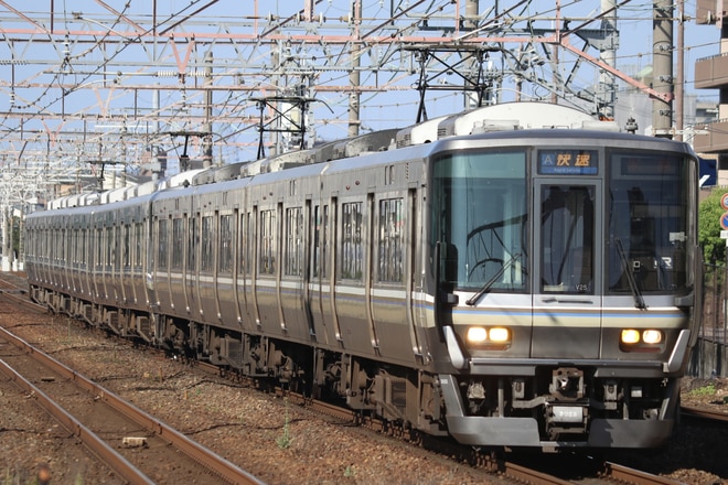 網干総合車両所本所223系ホシV25編成を摂津富田駅で撮影した写真