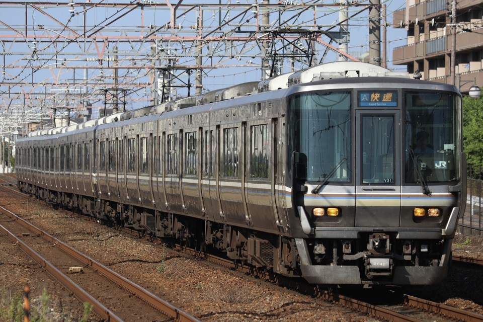 JR西223系V31編成<br class="br-sp" />(ホシV31編成)の写真