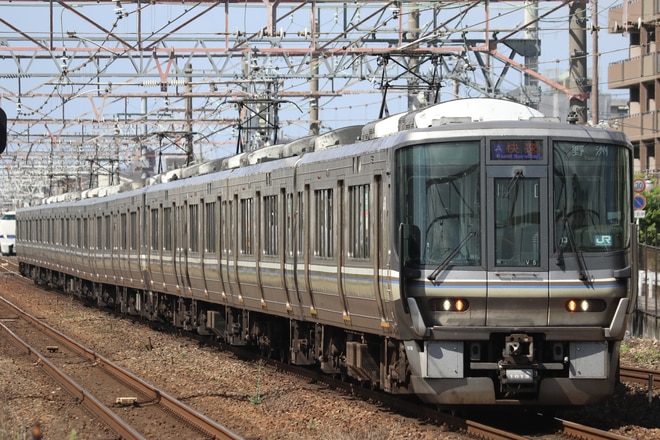 網干総合車両所本所223系ホシV5編成を摂津富田駅で撮影した写真