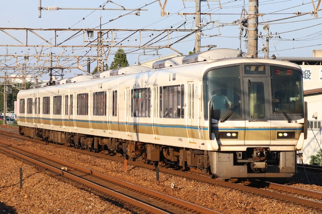 吹田総合車両所京都支所221系K06編成を瀬田駅で撮影した写真