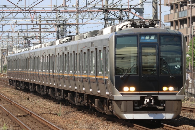 網干総合車両所明石支所321系D1編成を摂津富田駅で撮影した写真