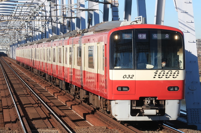 新1000形1025編成を国府台駅で撮影した写真