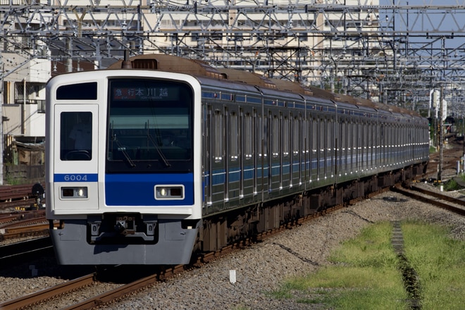 玉川上水車両管理所6000系6104Fを新所沢駅で撮影した写真