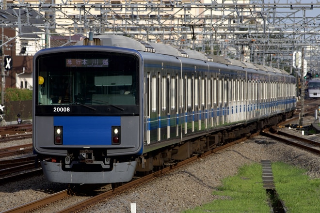 玉川上水車両管理所20000系20108Fを新所沢駅で撮影した写真