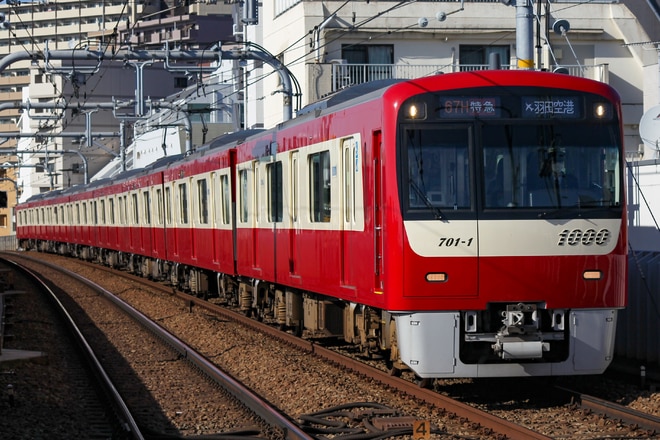 金沢検車区1000形1701Fを大森町駅で撮影した写真