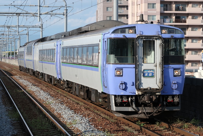 キハ183系を旭川四条駅で撮影した写真