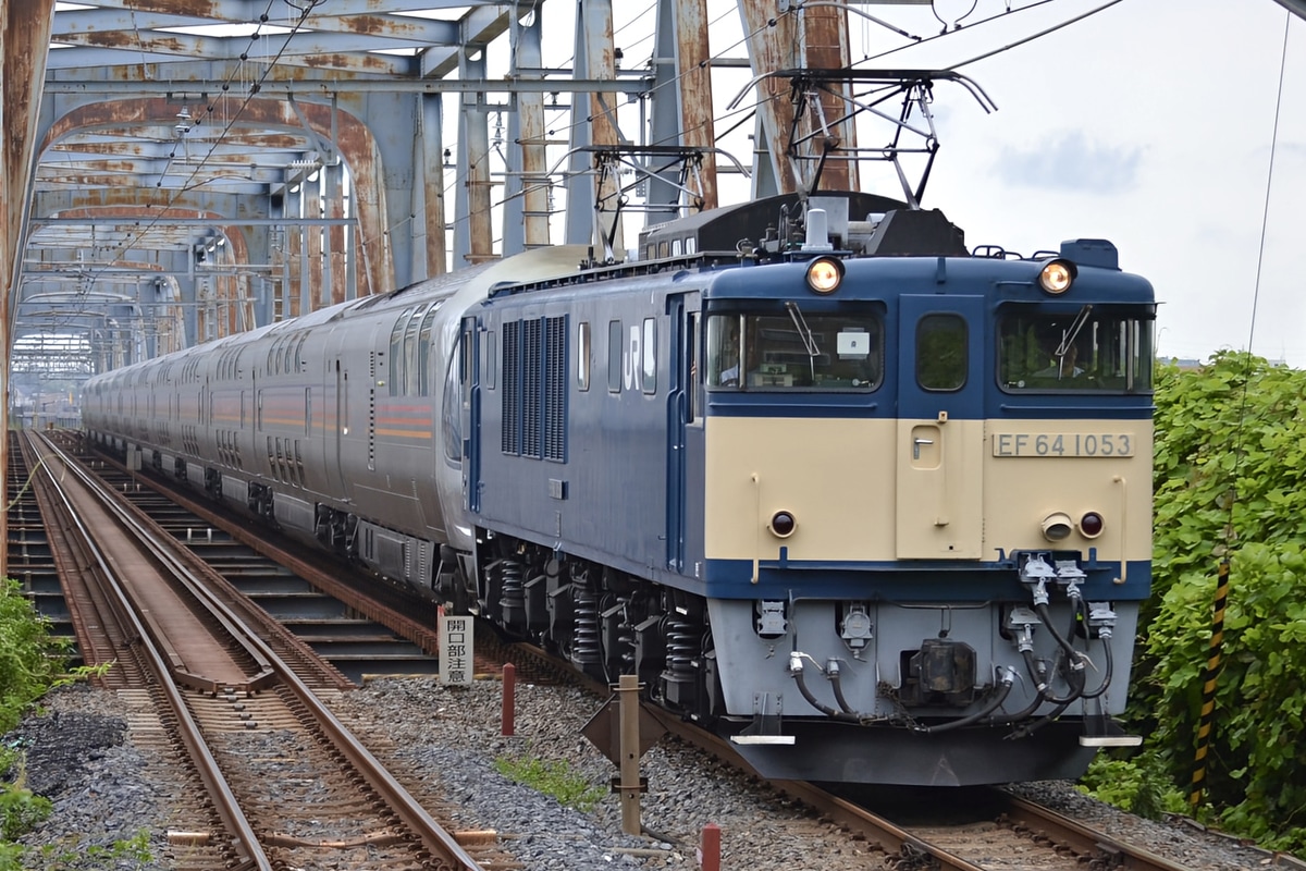 JR東日本 ぐんま車両センター EF64 1053