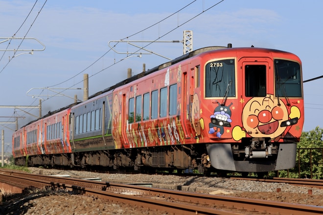 高知運転所2700系2703を多度津～讃岐塩屋間で撮影した写真