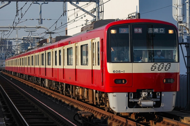 車両管理区600形608Fを雑色駅で撮影した写真